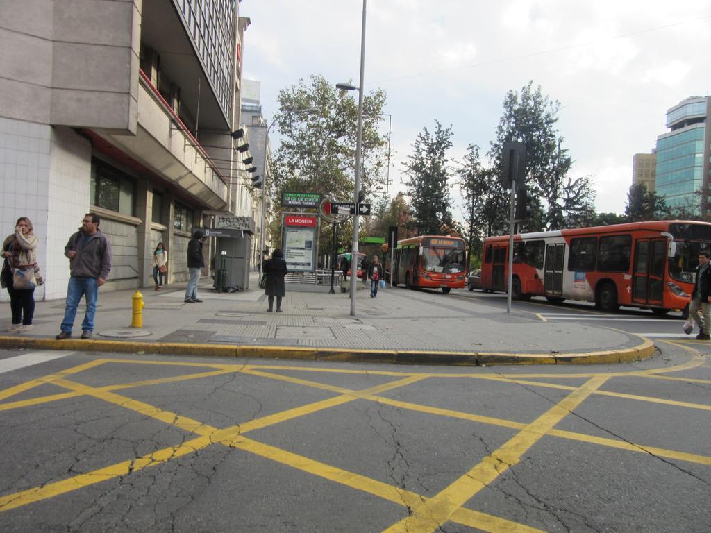 圣地亚哥Departamento Paseo Bulnes Metro La Moneda公寓 外观 照片